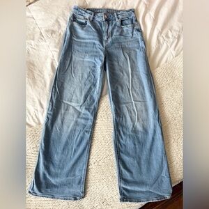 AE Dreamy Drape Stretch Super High-Waisted Baggy Wide-Leg Jean. Size 2 women’s